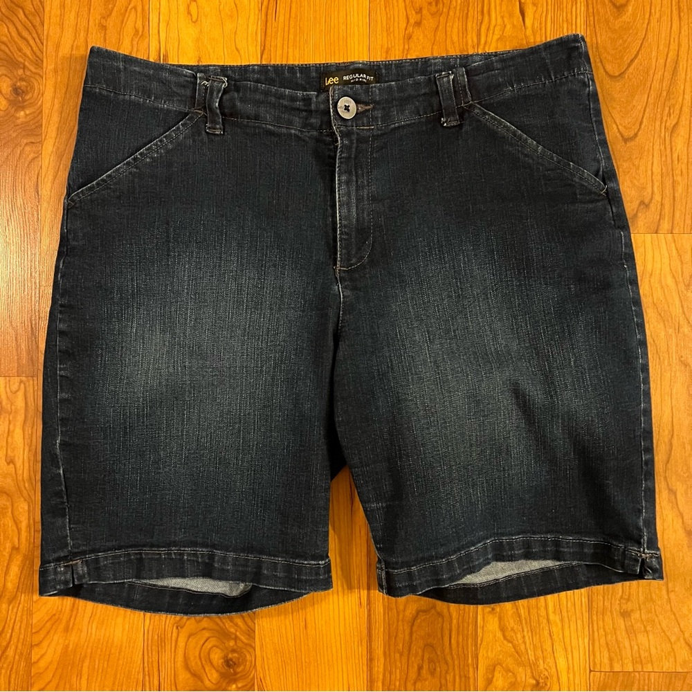 Lee Size 14 Regular Fit Mid Rise Shorts, EUC